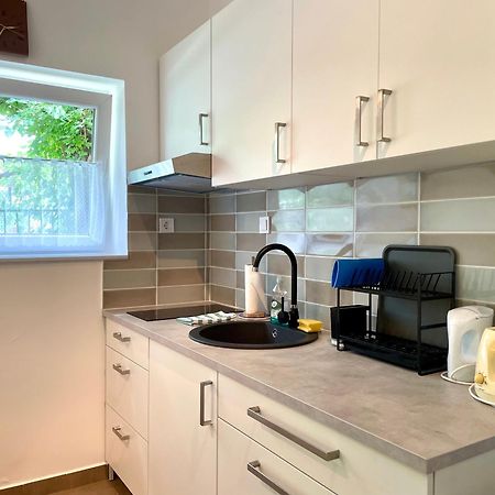 Quiet, Green, Relaxing Place - 2 Bedroom Apartment Balatonfured Exterior photo