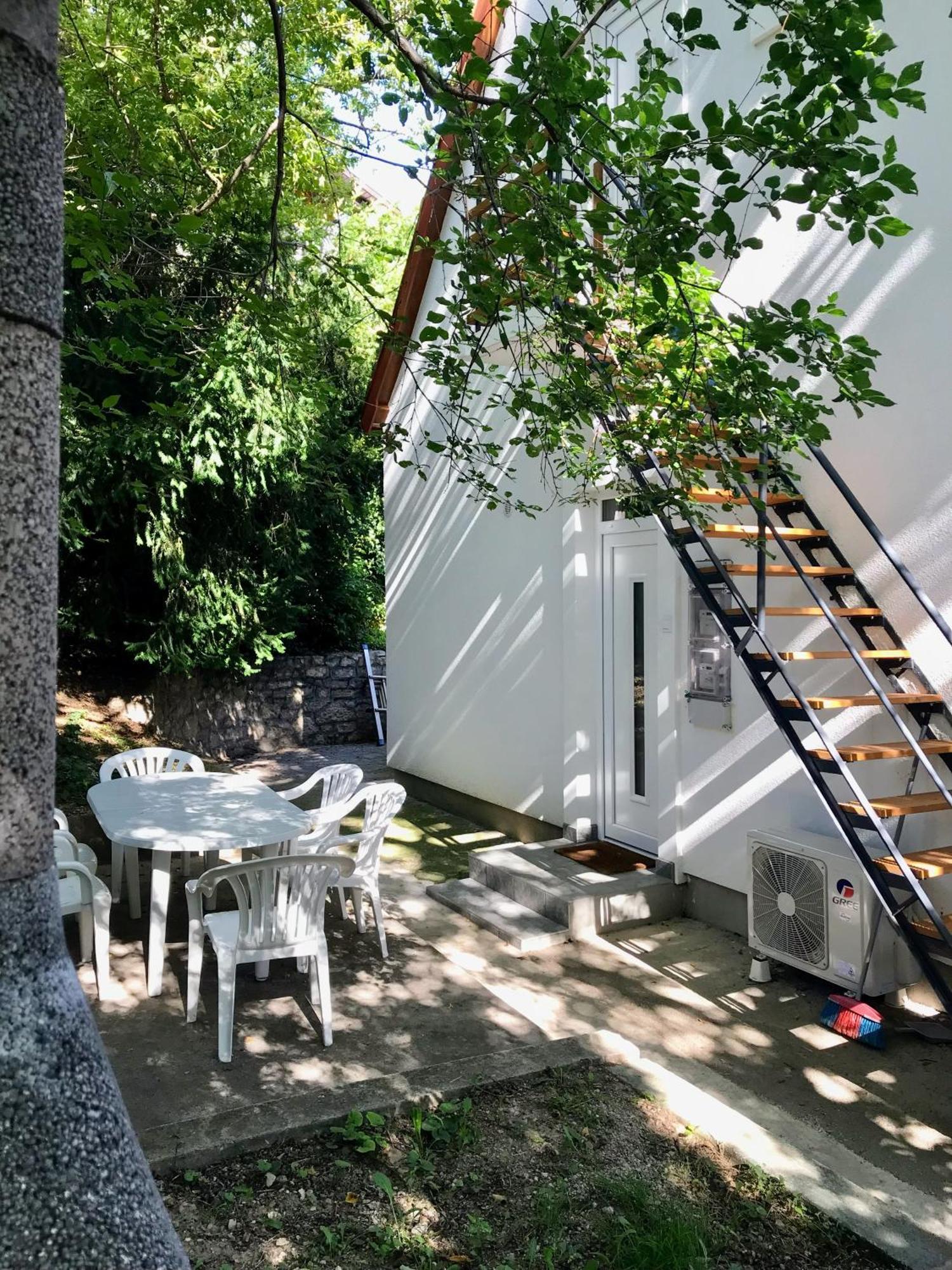Quiet, Green, Relaxing Place - 2 Bedroom Apartment Balatonfured Exterior photo