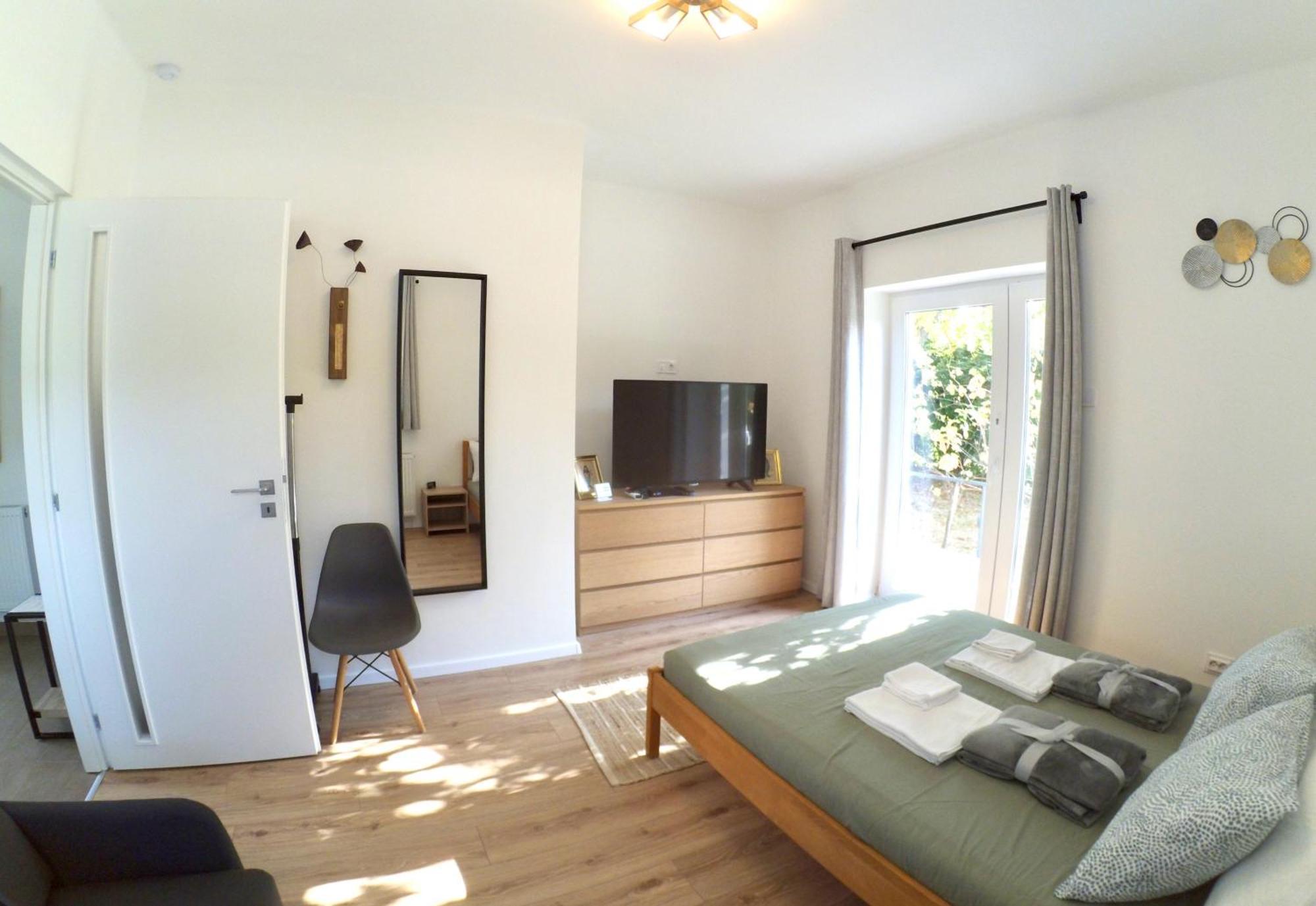 Quiet, Green, Relaxing Place - 2 Bedroom Apartment Balatonfured Exterior photo
